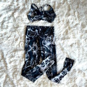 Jiva Shop Ink Blot Racer Back Sports Bra & High Waisted Long Leggings - Size S